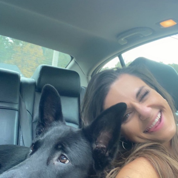 ❀♥︎ 𝓗𝓮𝓵𝓵𝓸, I’m Payton. Owner/founder of Love, Dax: a sustainable fashion co 💚 - Picture 3 of 8